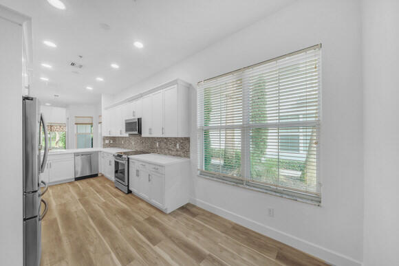 POINTE 100 CONDO - Residential