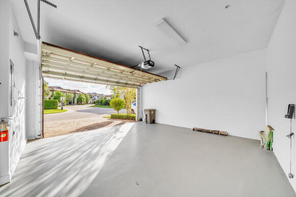 POINTE 100 CONDO - Residential