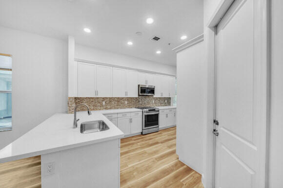 POINTE 100 CONDO - Residential