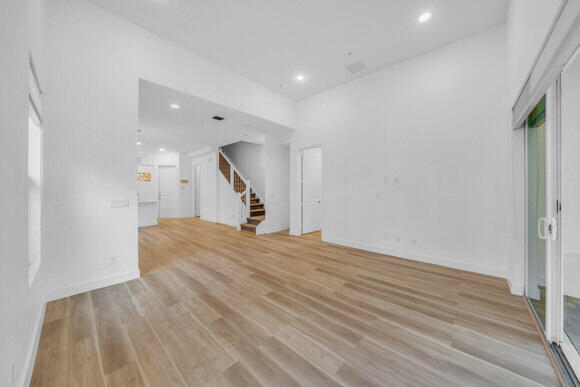 POINTE 100 CONDO - Residential