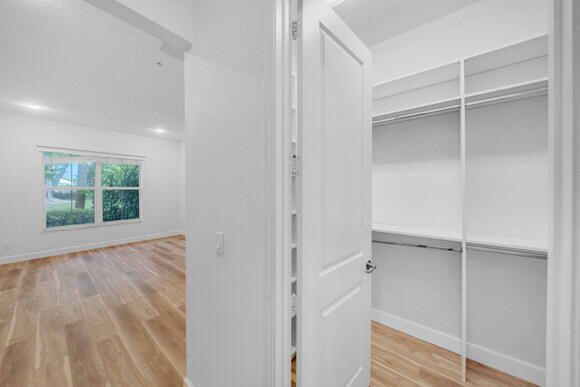 POINTE 100 CONDO - Residential