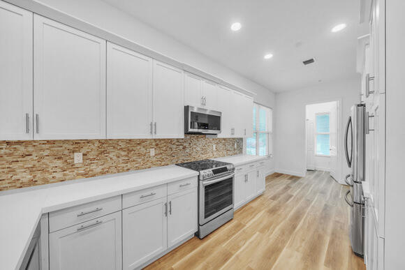 POINTE 100 CONDO - Residential