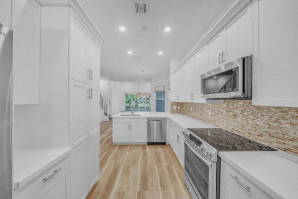 POINTE 100 CONDO - Residential