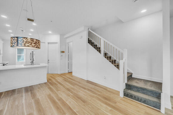 POINTE 100 CONDO - Residential