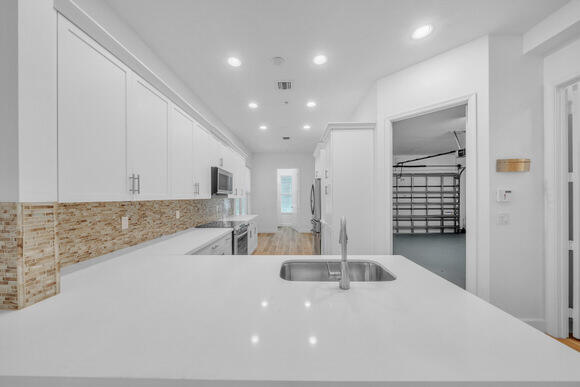 POINTE 100 CONDO - Residential