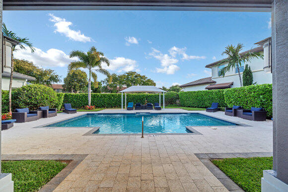 POINTE 100 CONDO - Residential