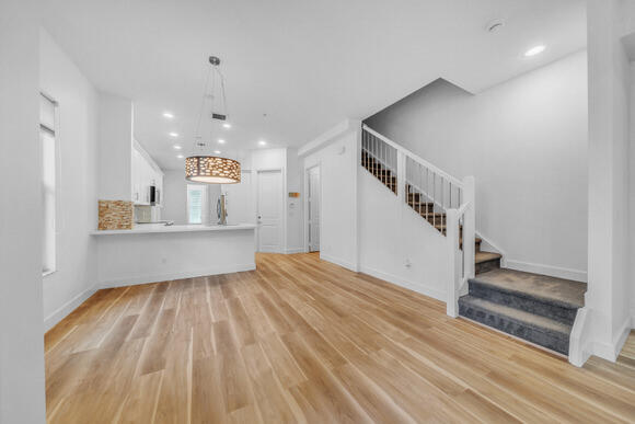 POINTE 100 CONDO - Residential