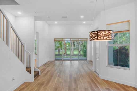 POINTE 100 CONDO - Residential