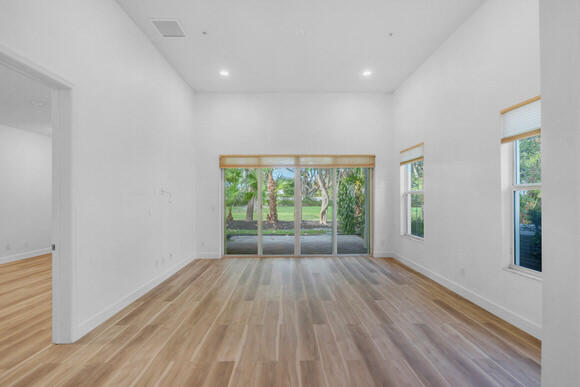 POINTE 100 CONDO - Residential