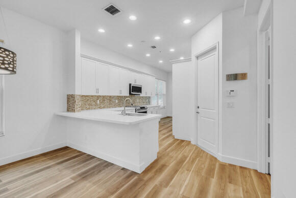 POINTE 100 CONDO - Residential