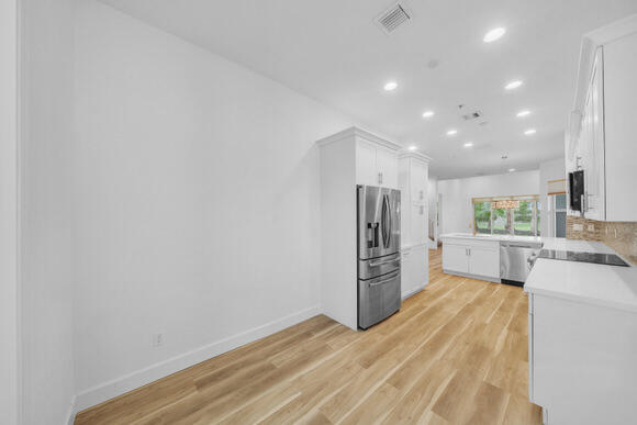 POINTE 100 CONDO - Residential