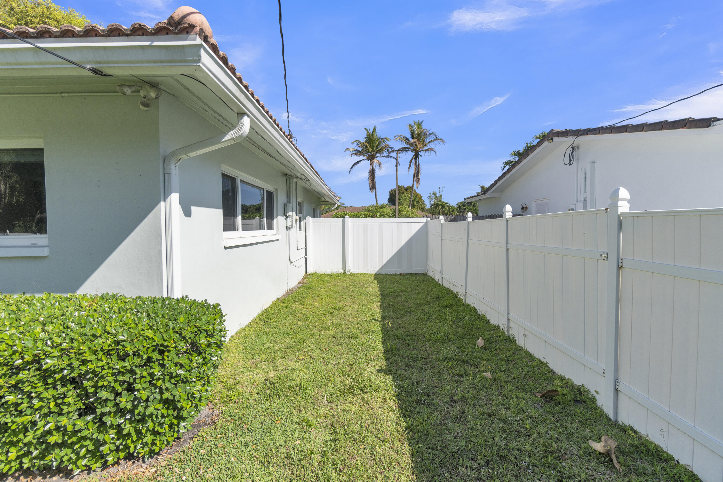 PALM BEACH FARMS CO 10 - Residential Lease