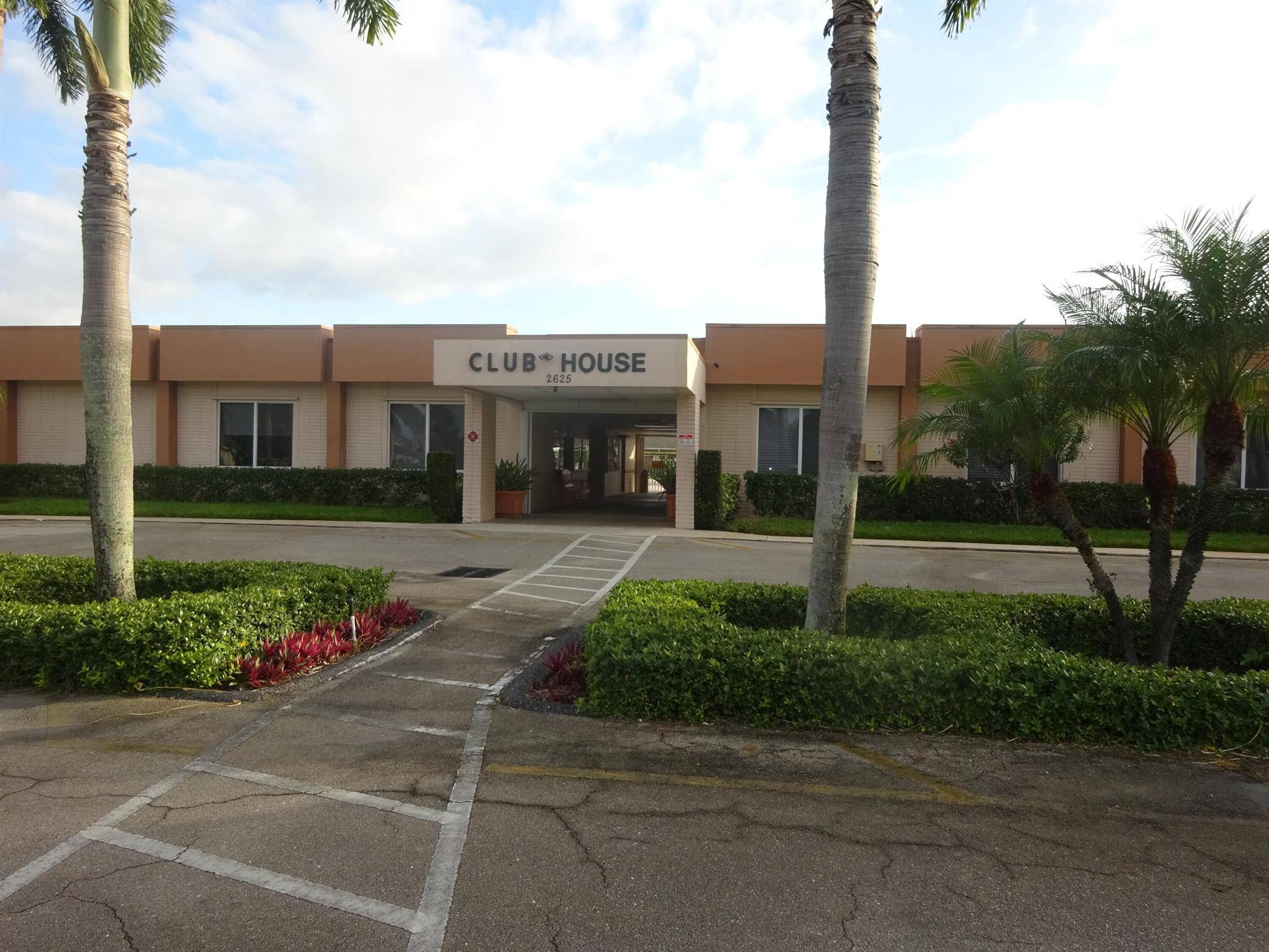 CRESTHAVEN VILLAS 28 COND - Residential