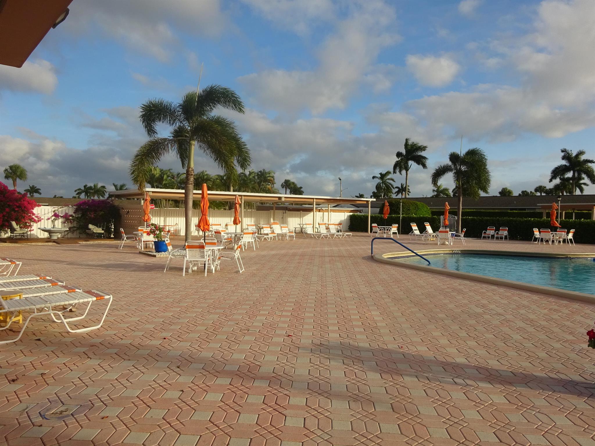 CRESTHAVEN VILLAS 28 COND - Residential