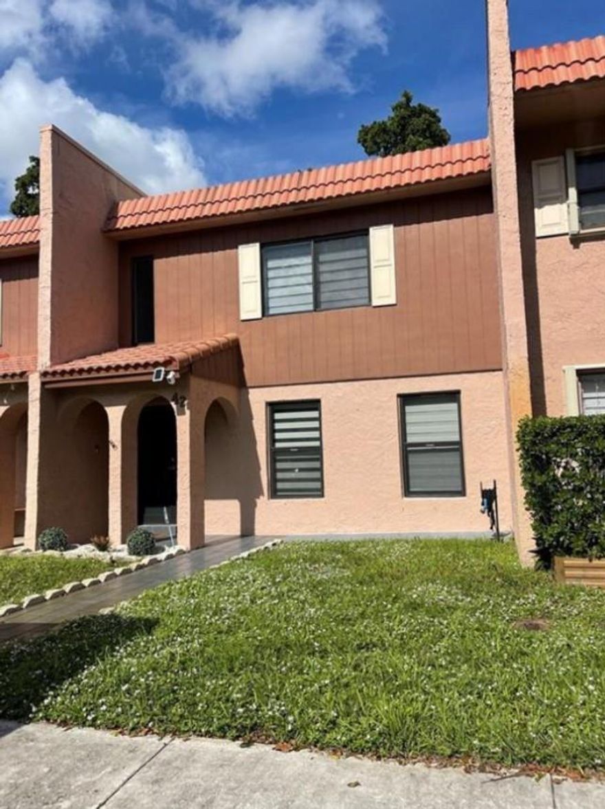 Roommate needed on a gorgeous fully renovated townhome in Valencia Village, new Tenant can enjoy a second bedroom for an office or any other use. Location is great, 5 minutes to Nova and all major colleges, shopping centers, i95 and more! This place is perfect if you work from home and want a quiet time with the feeling of living in your own home alone. Owner works long hours and is never home. There is a cleaning lady that comes every 2 weeks and tenant will split utilities. This place is super spacious, washer and dryer, private tv room, full equip kitchen, dining, living room. must be approve with HOA easy process.