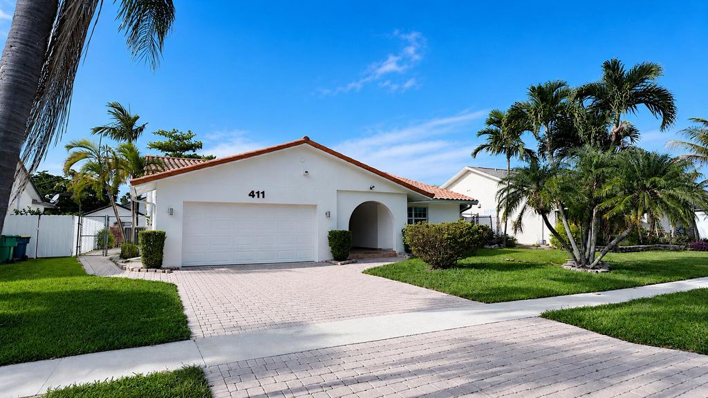 Photo of 411 SE 4th Street, Dania Beach, FL 33004 (MLS # B26031603)