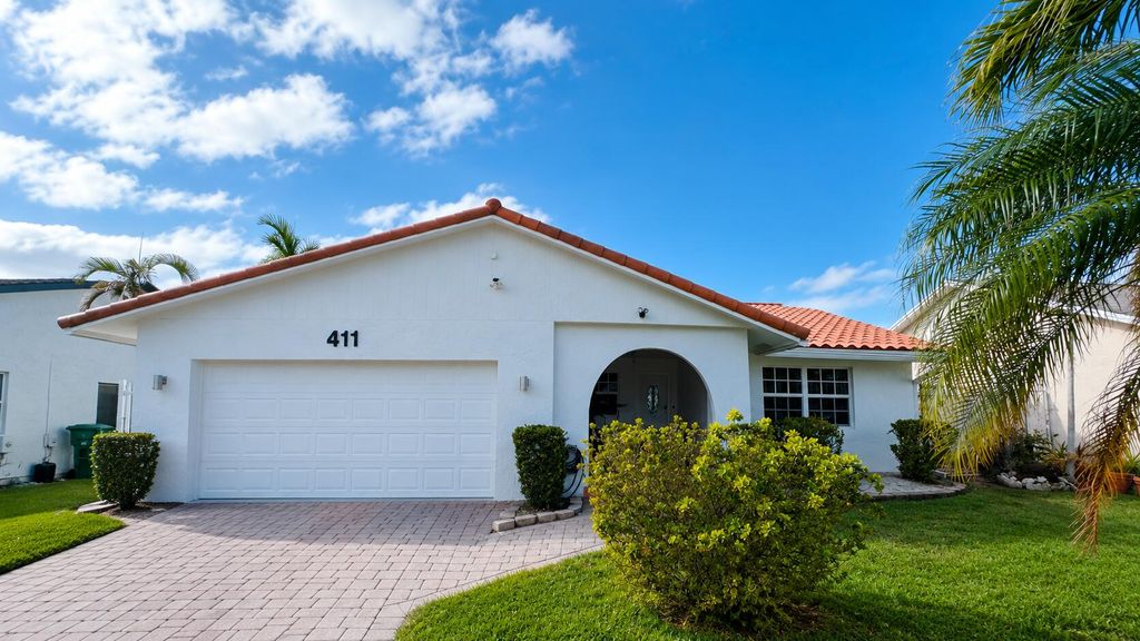 Photo of 411 SE 4th Street, Dania Beach, FL 33004 (MLS # B26031603)