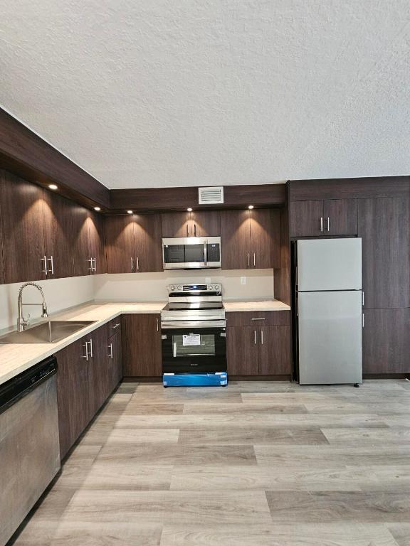 1850 N Congress Avenue 305