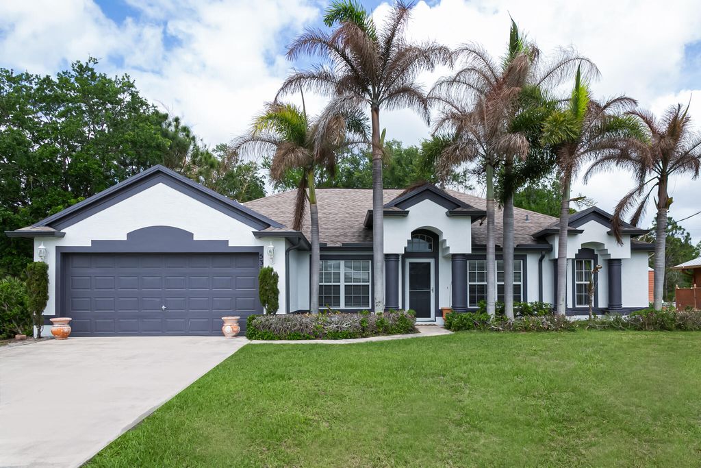 Photo of 5336 NW W Lanett Circle, Port Saint Lucie, FL 34986 (MLS # B26010583)