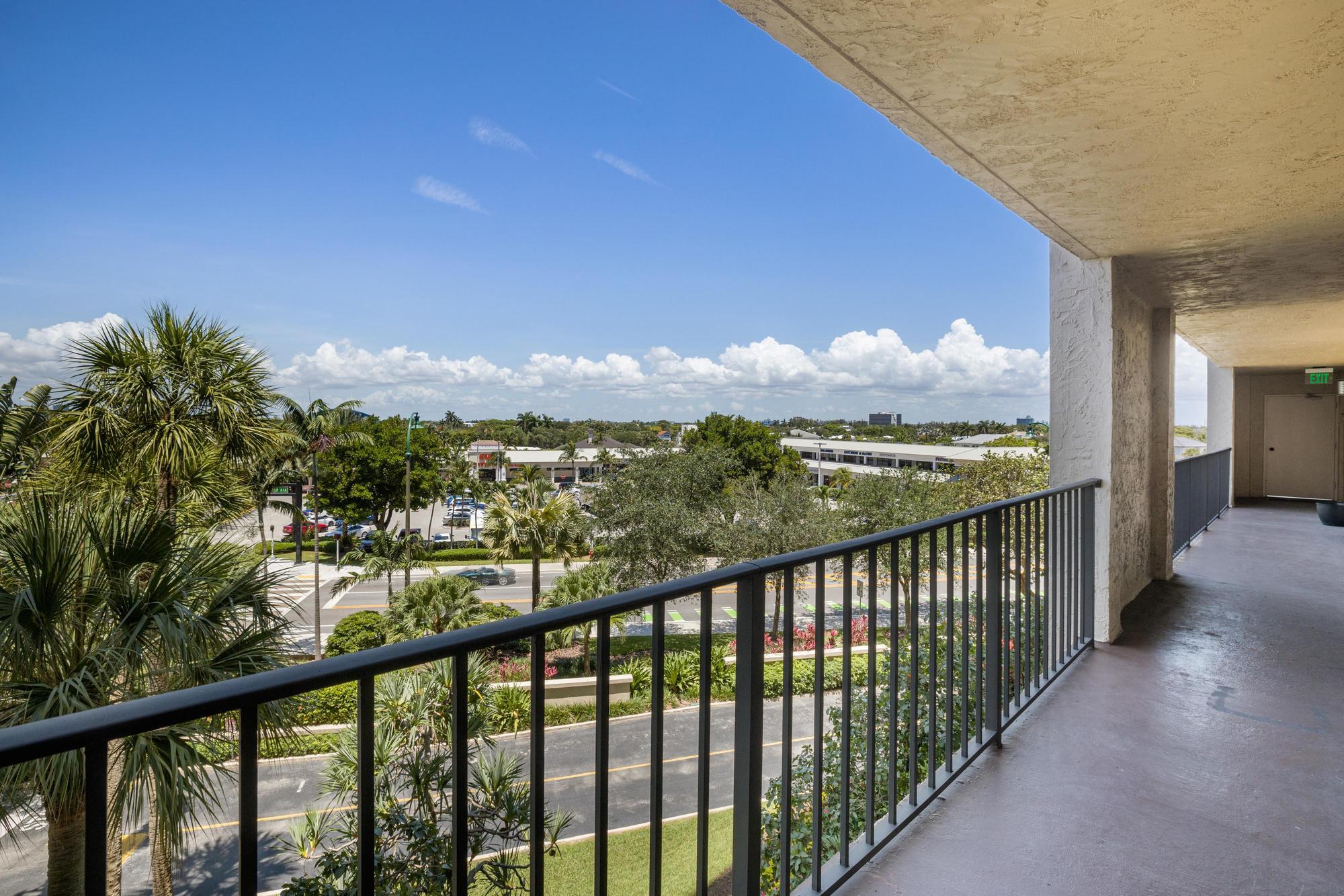 4900 N Ocean Boulevard 512, Lauderdale By The Sea, FL, 33308/$819,900 2 4900 N Ocean Boulevard 512