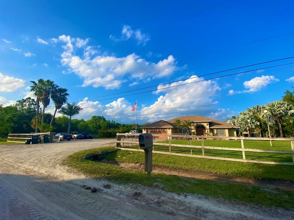 Photo of 18633 92nd Lane N, Loxahatchee, FL 33470 (MLS # R10767346)