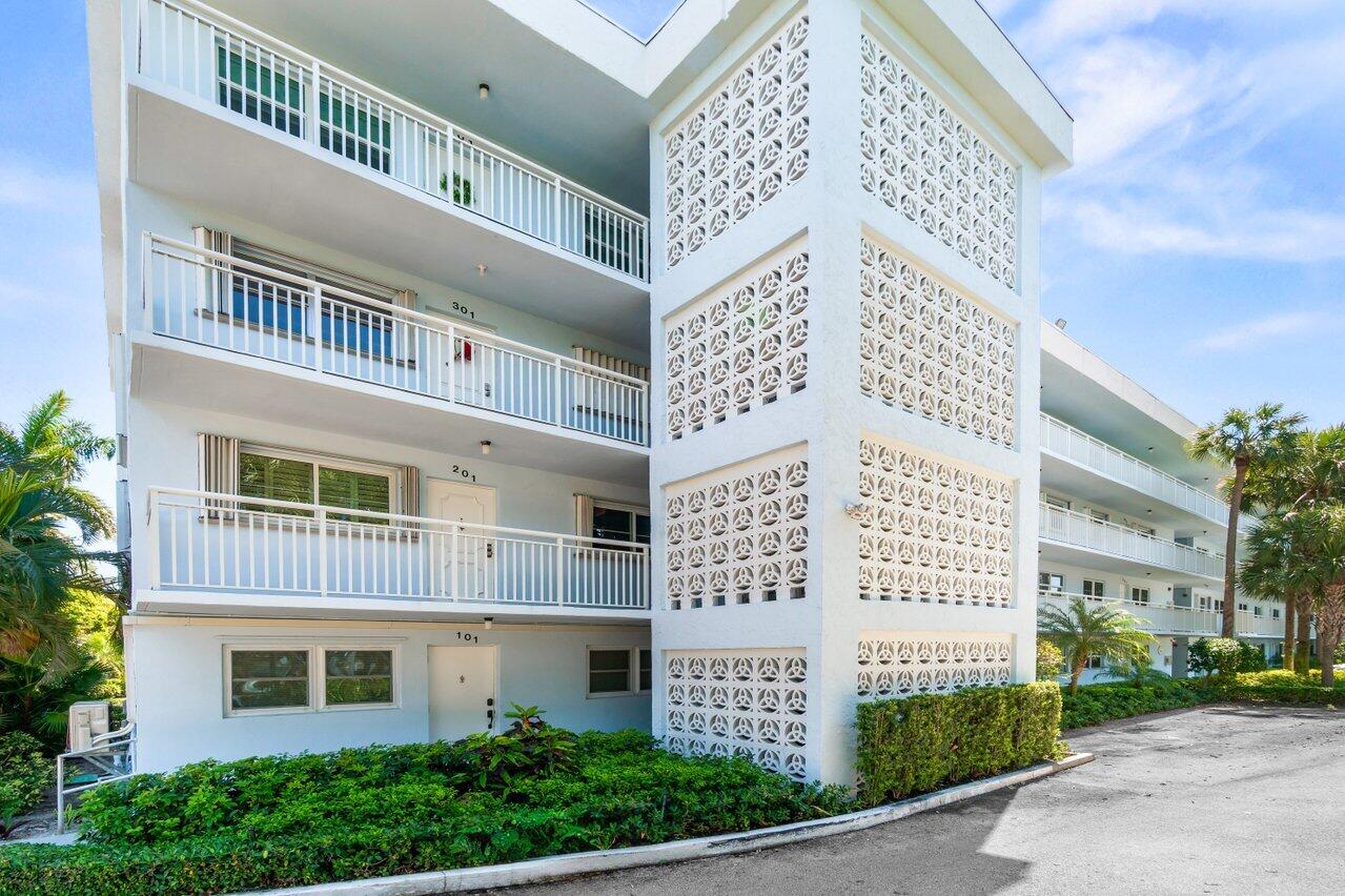 SEAGATE OF GULFSTREAM CONDO - Residential