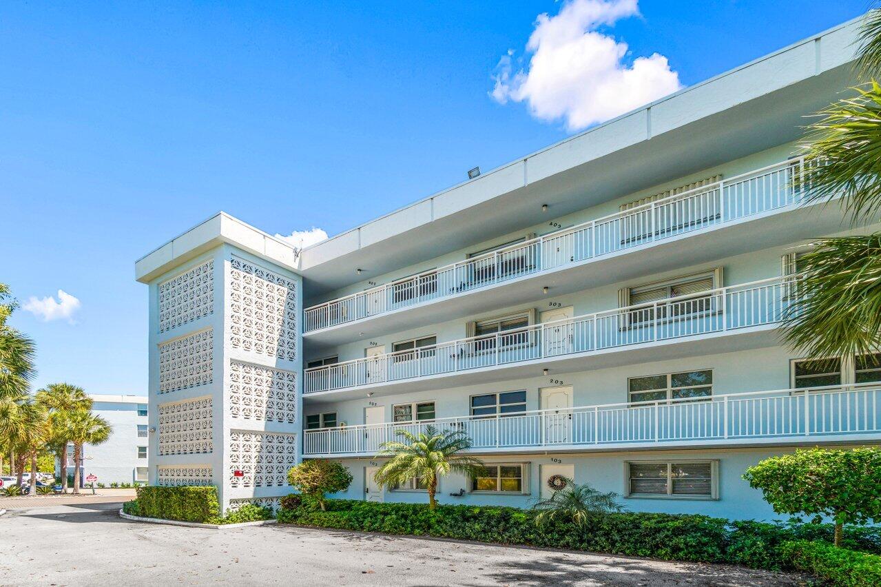 SEAGATE OF GULFSTREAM CONDO - Residential