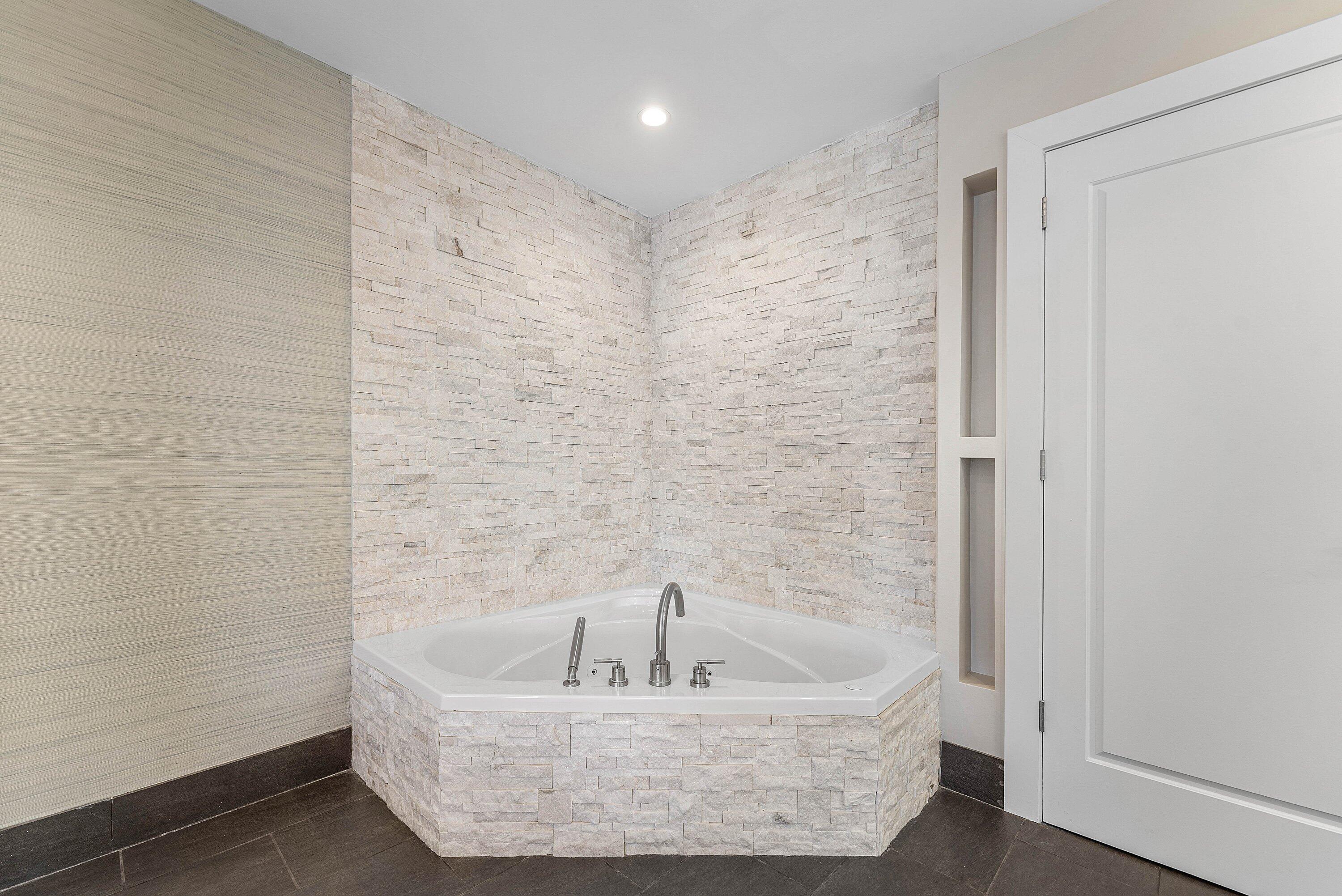 PALM TRAIL YACHT CLUB CON - Residential Lease