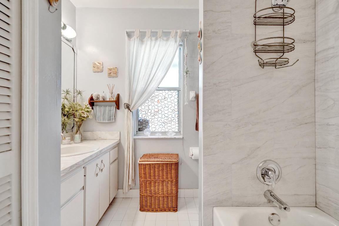 HUNTINGTON WOODS - Residential