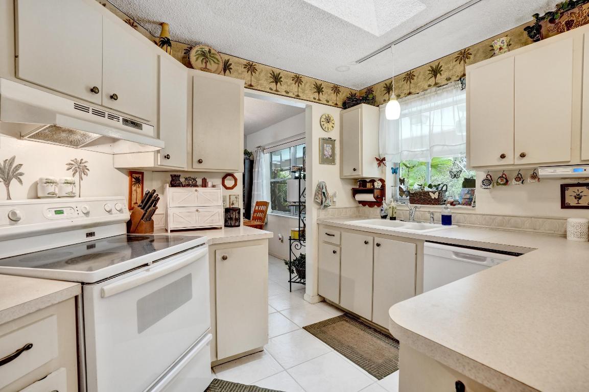 HUNTINGTON WOODS - Residential