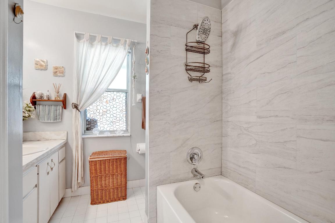 HUNTINGTON WOODS - Residential