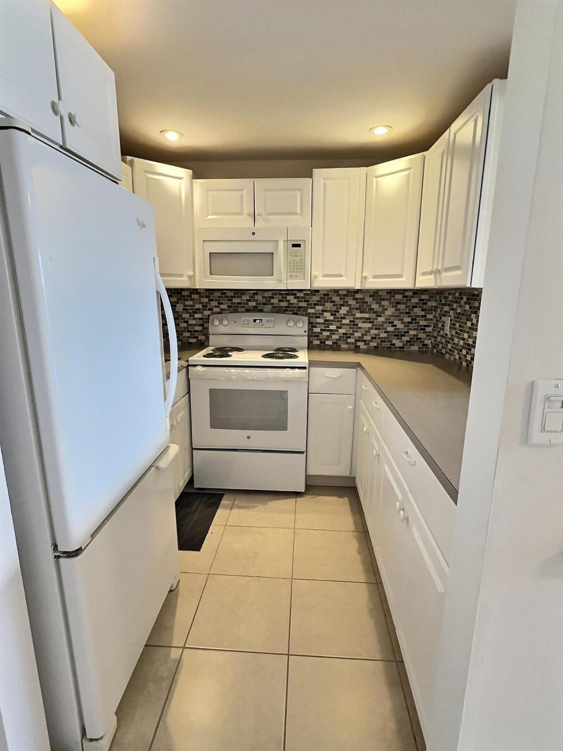 82 Kingswood E E