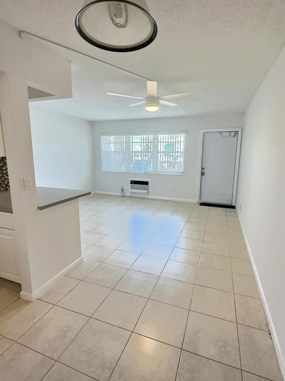 82 Kingswood E E