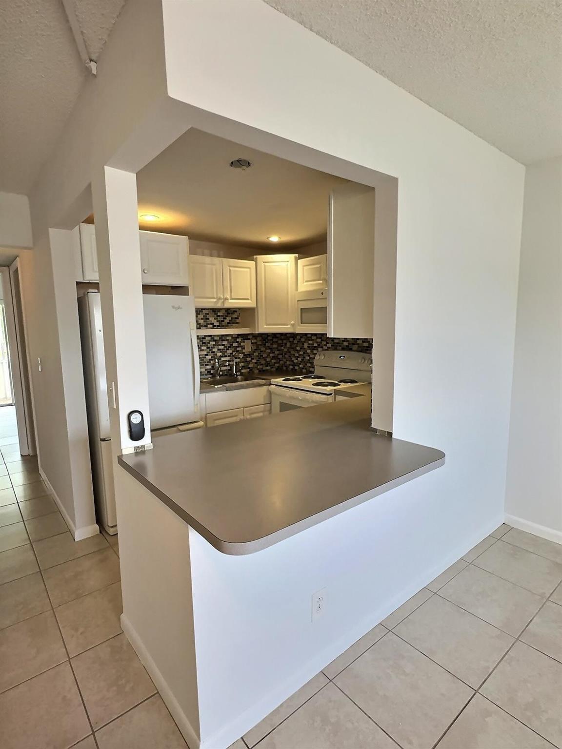 82 Kingswood E E
