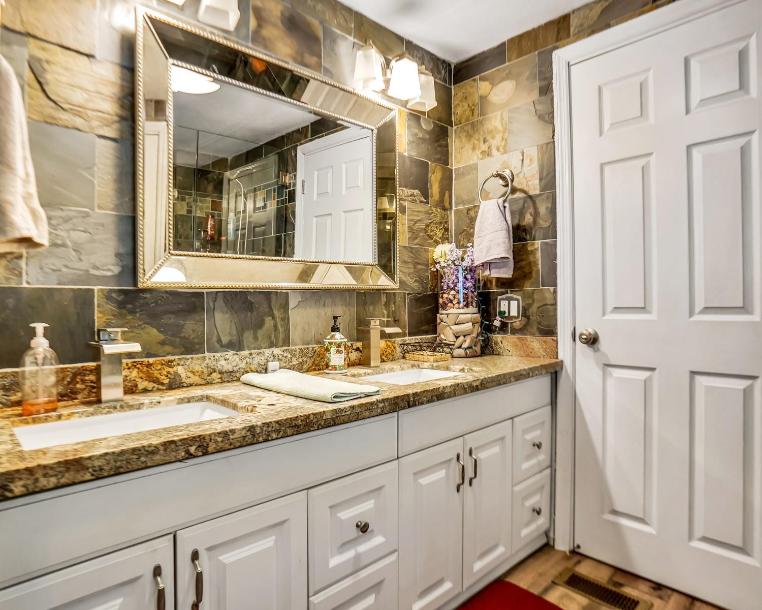 RAVENSWOOD ESTATES & MARINAS - Residential