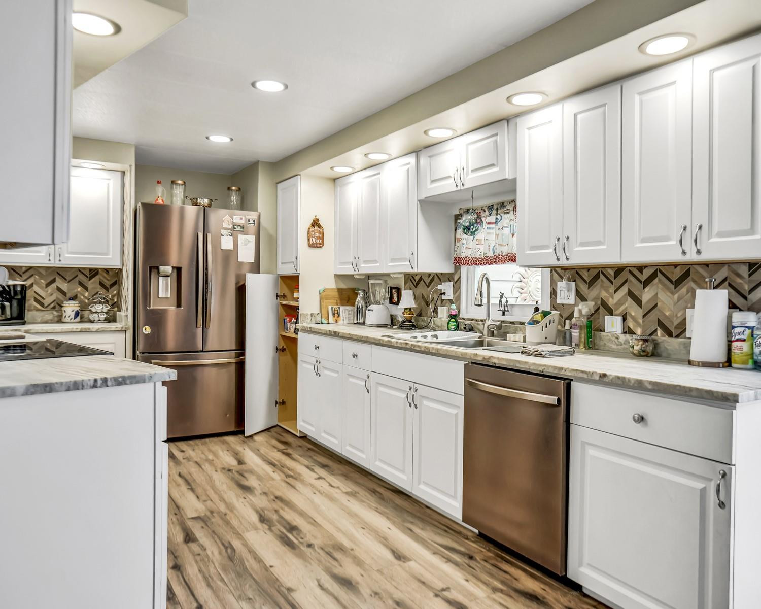 RAVENSWOOD ESTATES & MARINAS - Residential