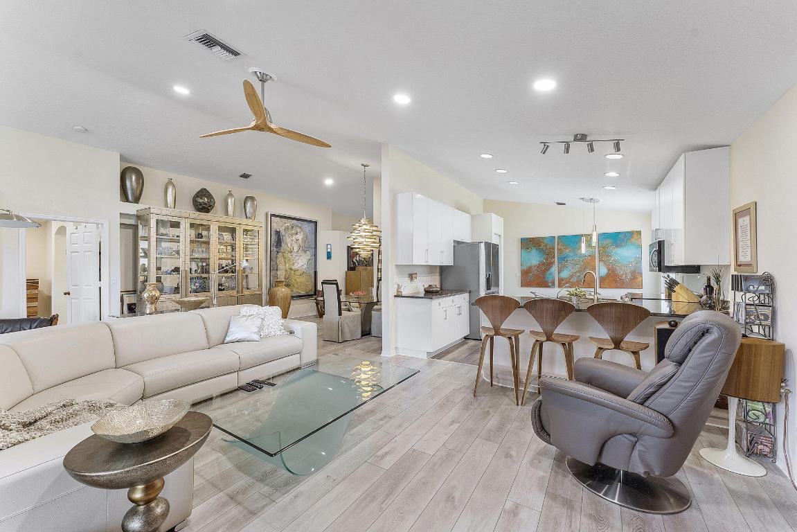 PIPERS GLEN PODS F AND H - Residential