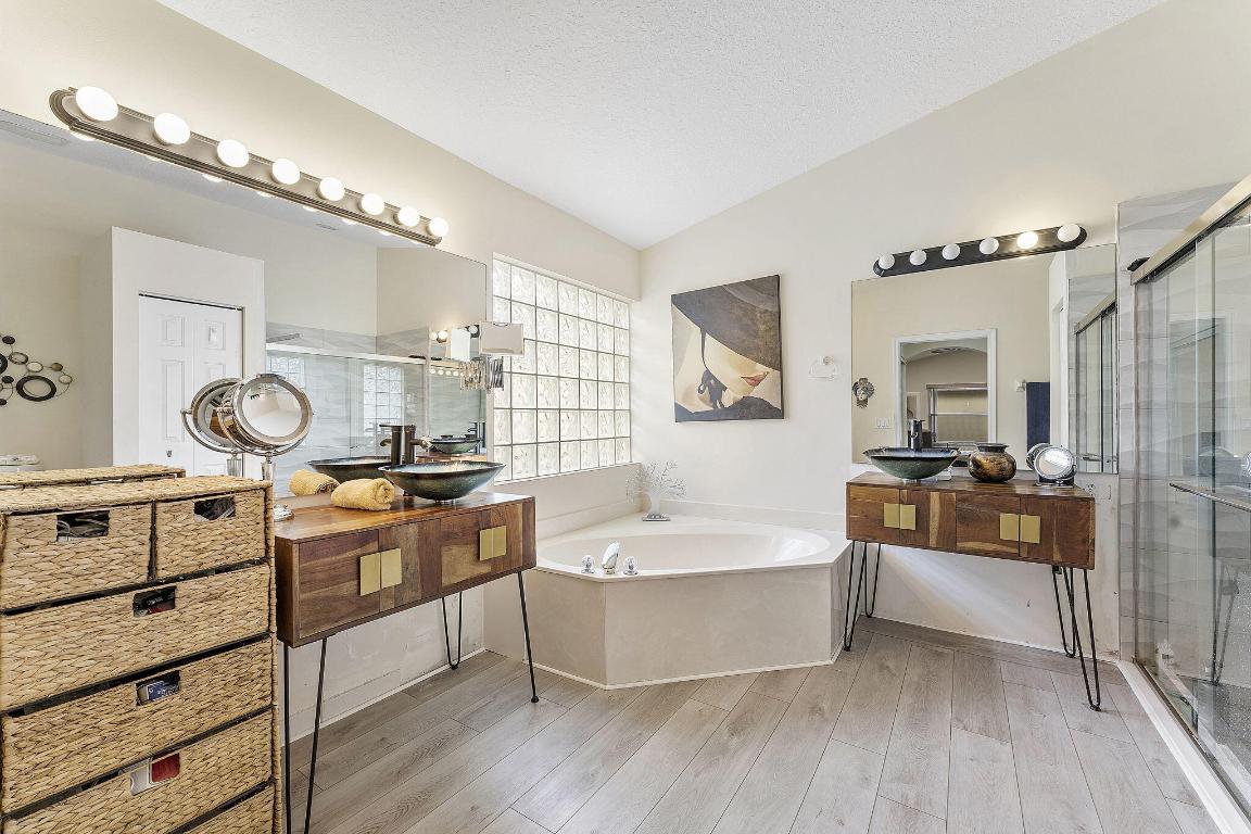 PIPERS GLEN PODS F AND H - Residential