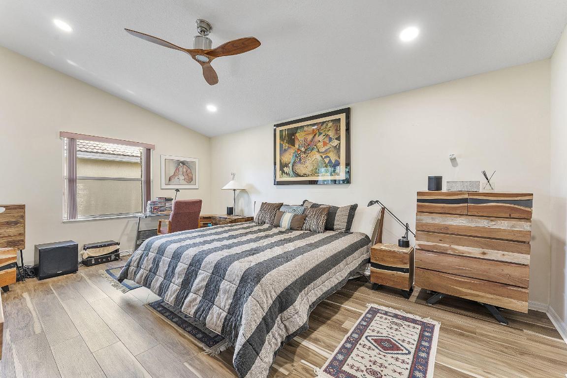 PIPERS GLEN PODS F AND H - Residential