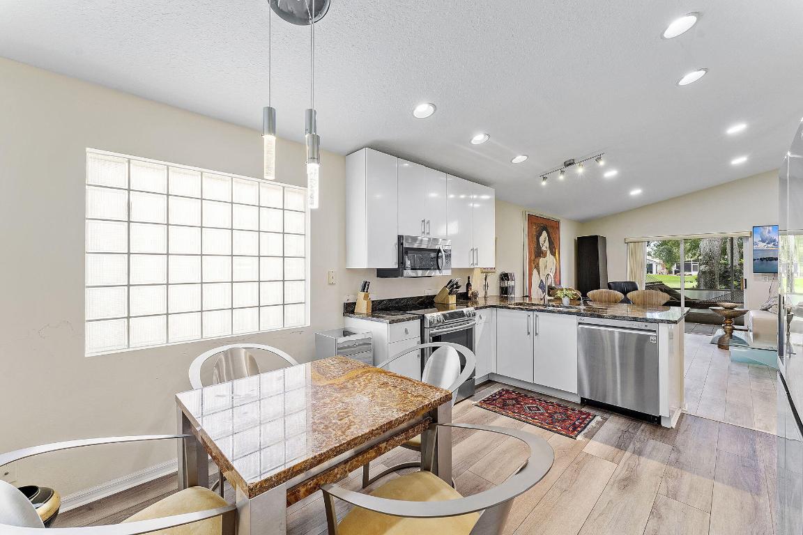 PIPERS GLEN PODS F AND H - Residential