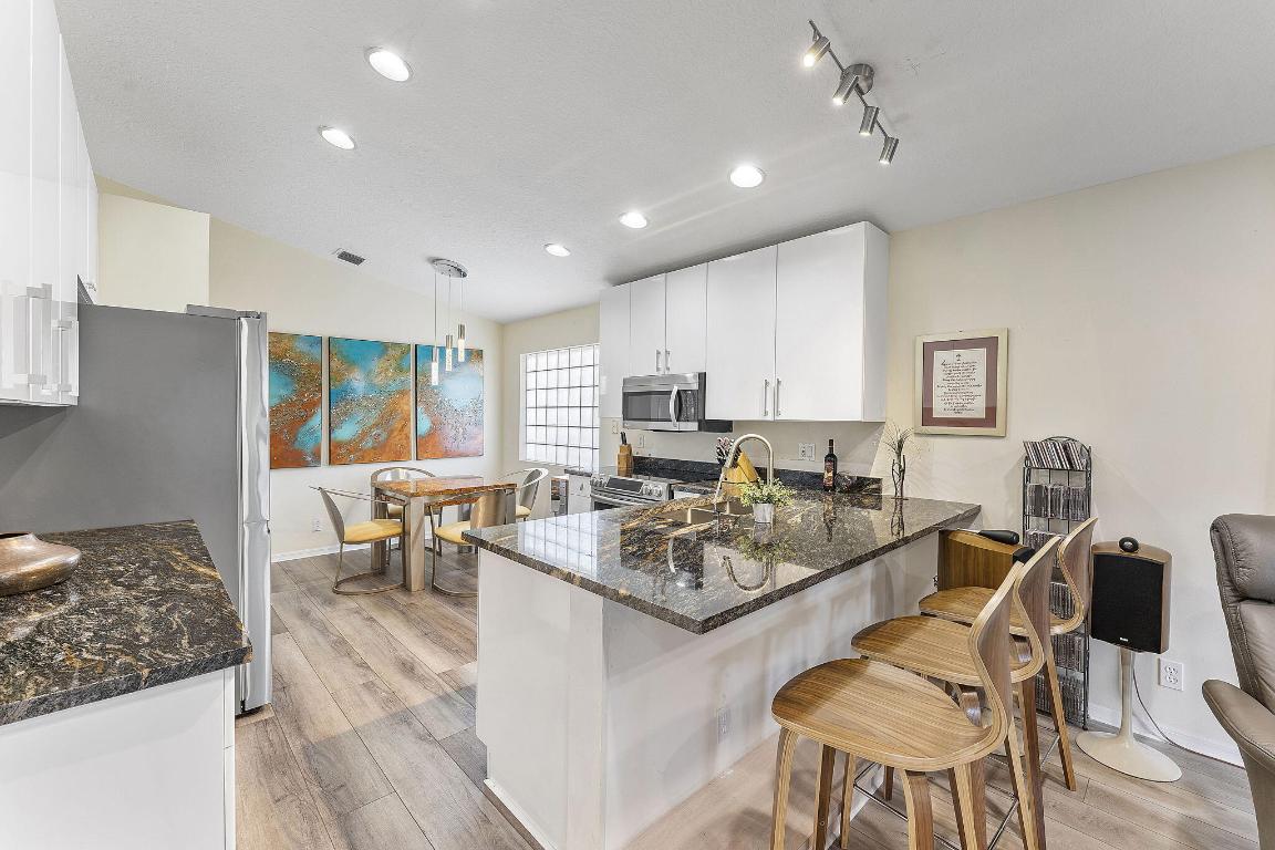 PIPERS GLEN PODS F AND H - Residential