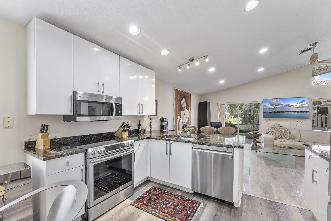 PIPERS GLEN PODS F AND H - Residential