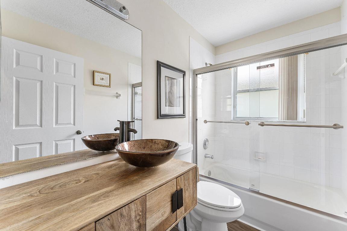 PIPERS GLEN PODS F AND H - Residential