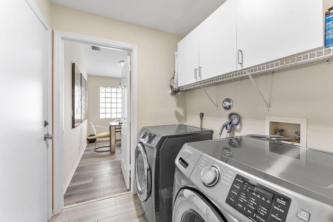 PIPERS GLEN PODS F AND H - Residential