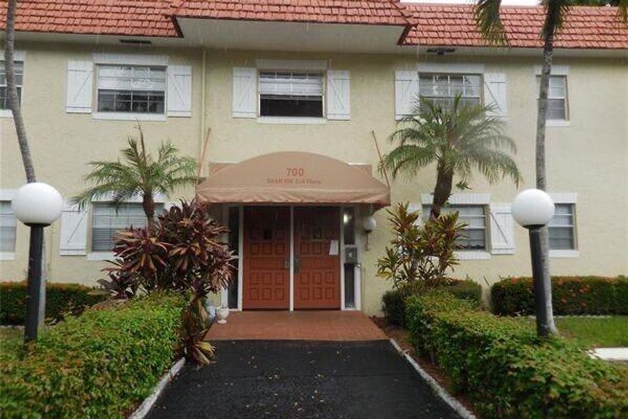 Rare Opportunity to Live in the Popular Community of The Meadows!Ideally located close to shopping, dining, and just minutes from the beach. Resort style amenities including pool, tennis, bocci ball, shuffleboard, and many activities. Ceramic Tile Throughout. Come experience the best of the Florida lifestyle!