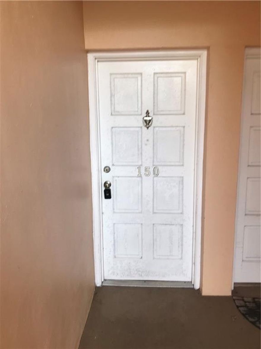 LARGE TWO BEDROOMS, 2 FULL BATHS, MODE IN FRENCH QUARTER! FAMILY ROOM, DRESSING ARE IN MASTER BEDROOM. SCREENED PATIO AND STORAGE. NEXT HIGHWAYS AND SHOPPING CENTERS.