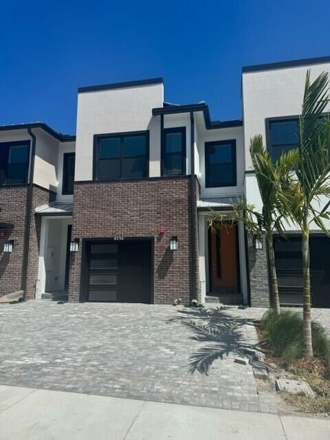 Townhouse in Plantation FL 8356 7th Place Pl.jpg