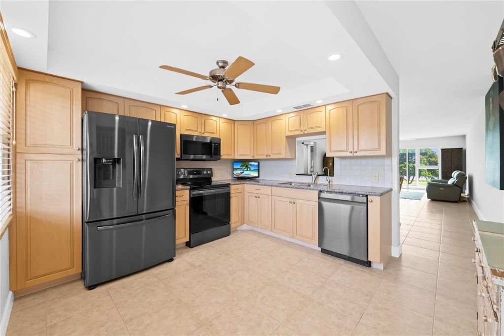 Photo of 2802 S Victoria Way #J3, Coconut Creek, FL 33066 (MLS # F10530471)