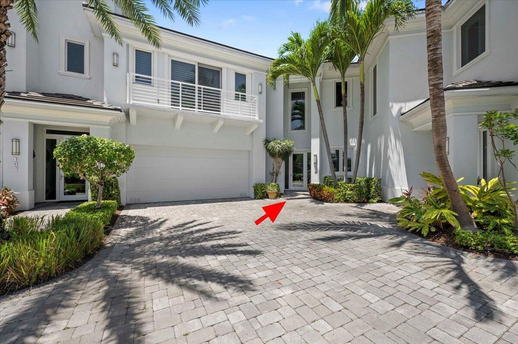Photo of 103 Water Club Court S, North Palm Beach, FL 33408 (MLS # R11002464)