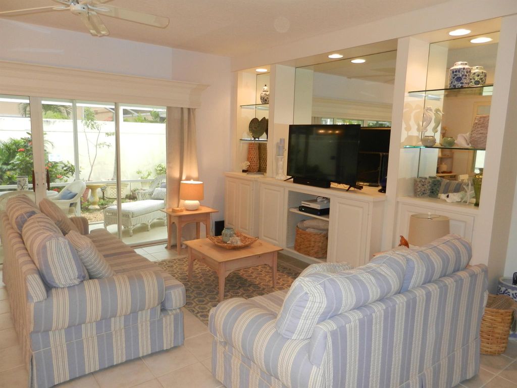 Photo of 72 Laurel Oaks Circle, Tequesta, FL 33469 (MLS # R11014729)